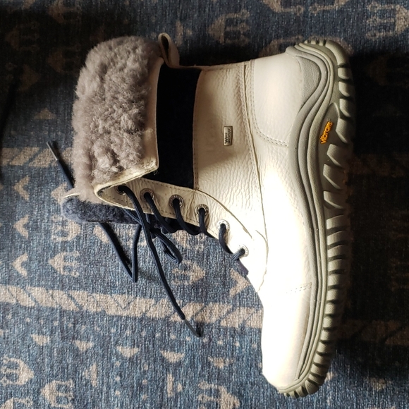 Like new!- too small for me :( - Picture 2 of 8